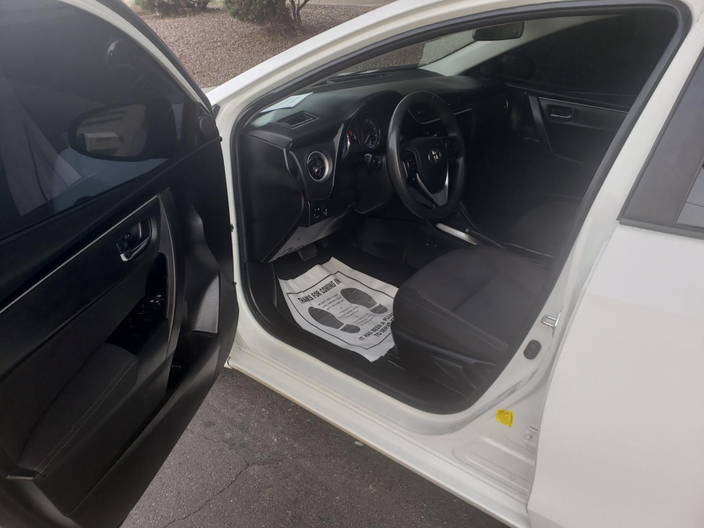 2019 WHITE /gray and black Toyota Corolla le (5YFBURHEXKP) with an 1.8L L4 DOHC 16V engine, 5-Speed Automatic transmission, located at 323 E Dunlap Ave., Phoenix, AZ, 85020, (602) 331-9000, 33.567677, -112.069000 - 2019 Toyota Corolla LE,...... Ice cold A/C, No accidents, Power everything, Stereo/cd player, Phone sync, Bluetooth, Backup camera, Clean Gray and Black interior with black cloth seats in near perfect condition, power windows, power door locks, clean Arizona title, Runs and Drives Excellent. Very cl - Photo#8